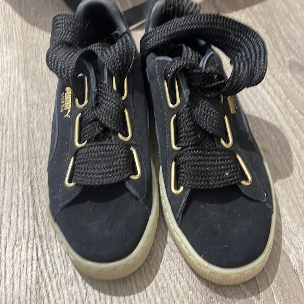 Puma sneakers with gold detail